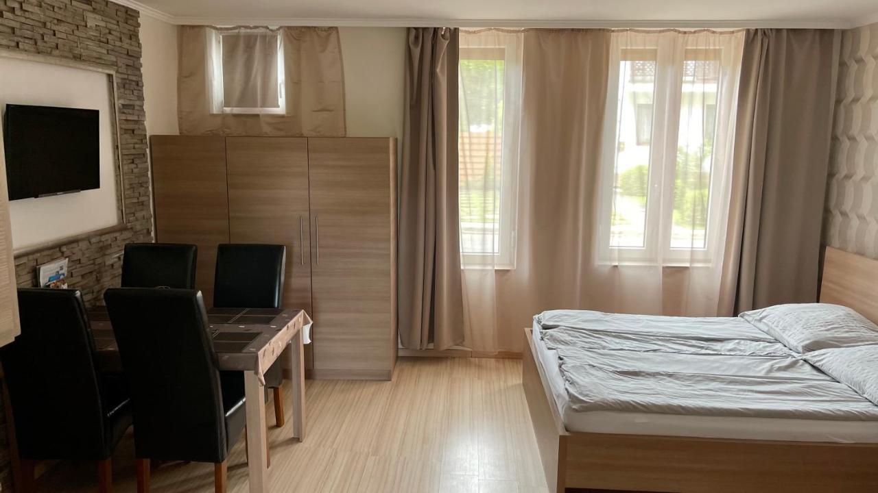 Gyula Var Premium Apartman Exterior photo